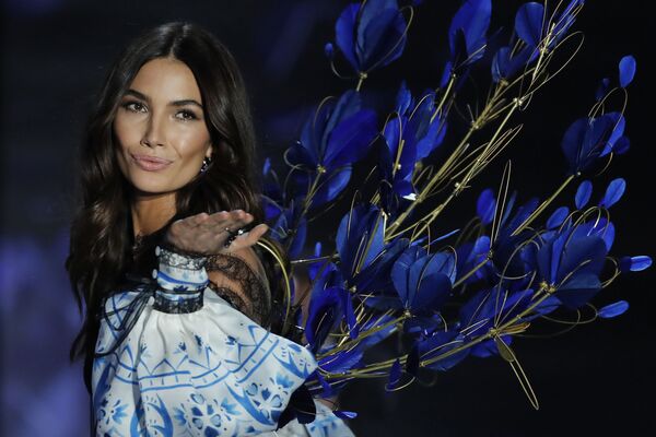 Modelo Lily Aldridge durante o show da Victoria's Secret em Xangai, China - Sputnik Brasil