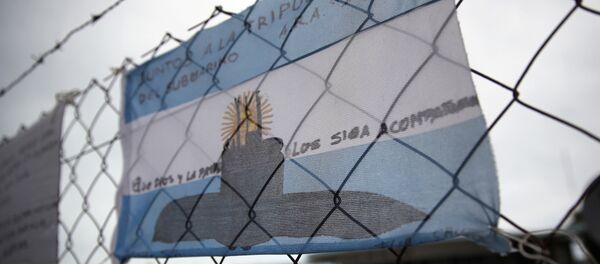 Desenho do submarino argentino ARA San Juan na bandeira nacional da Argentina - Sputnik Brasil