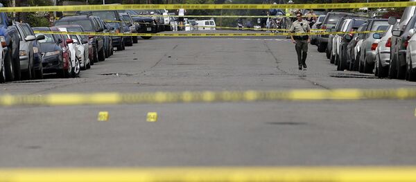 Local de crime cercado pela polícia após a massacre de 2014, em Isla Vista - Sputnik Brasil