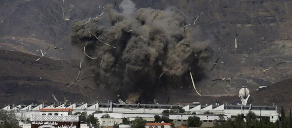 Ataque aérea na capital do Iêmen - Sputnik Brasil