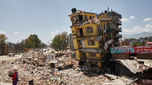 Escombros em Katmandu, no Nepal, após o terremoto que devastou o país em 25 de abril - Sputnik Brasil