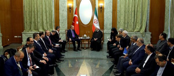 Presidente turco, Tayyip Erdogan, no encontro com o seu homólogo iraniano, Hassan Rouhani, Sochi, 22 de novembro de 2017 - Sputnik Brasil