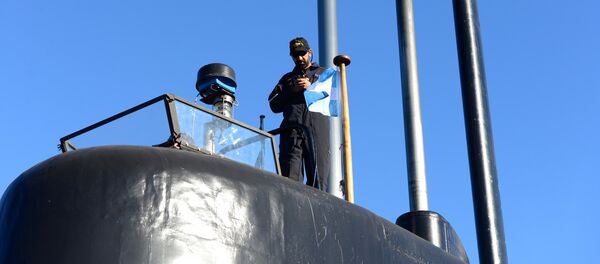 Tripulante do submarino militar argentino ARA San Juan no porto de Buenos Aires, Argentina (foto de arquivo) - Sputnik Brasil