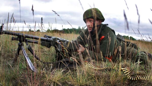 Soldado lituano durante as manobras da OTAN Saber Strike, na Lituânia - Sputnik Brasil