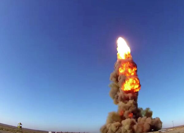 Lançamento do míssil renovado A-135 do sistema de defesa antiaérea, no polígono cazaque de Sary-Shagan - Sputnik Brasil