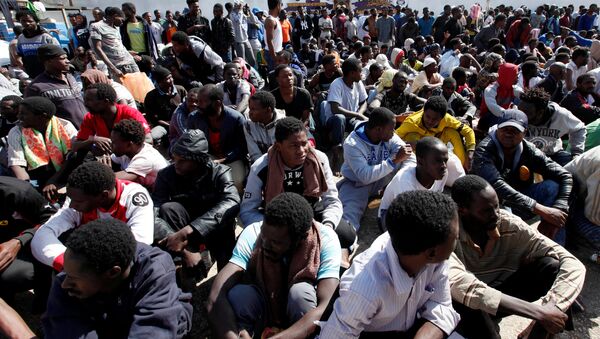 Migrantes resgatados na Líbia - Sputnik Brasil