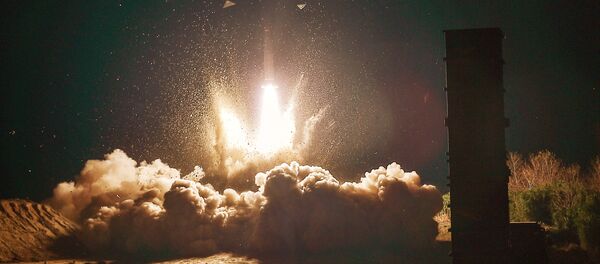 O míssil sul-coreano Hyunmoo II, lançado durante um exercício em resposta ao teste de míssil norte-coreano, 29 de novembro de 2017 - Sputnik Brasil