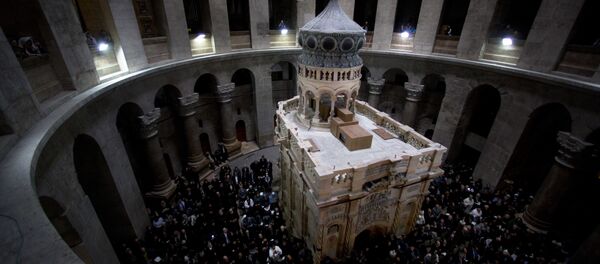 Edicúla renovada na Basílica do Santo Sepulcro, considerada tradicionalmente o lugar de enterro de Jesus Cristo, em Jerusalém, Israel - Sputnik Brasil