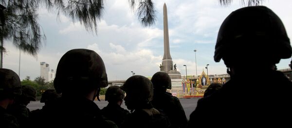 Thai soldiers stand guard at Victory Monument in Bangkok, Thailand - Sputnik Brasil