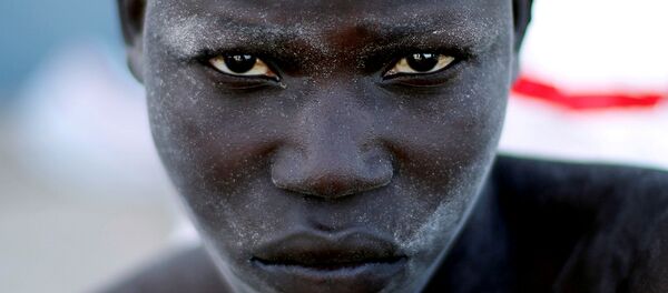 Migrante em base naval depois de resgatado pela guarda costeira da Líbia, em Trípoli, 6 de novembro de 2017 - Sputnik Brasil