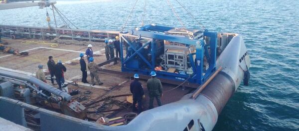 O navio Islas Malvinas da Marinha argentina com o submersível russo Pantera Plus - Sputnik Brasil