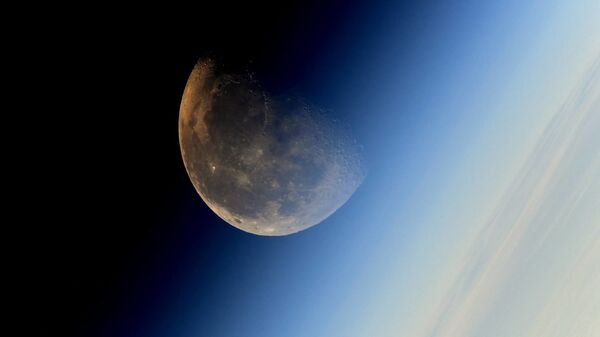 Imagem da Lua tirada pelo cosmonauta da agência federal espacial russa Roscosmos (foto de arquivo) - Sputnik Brasil