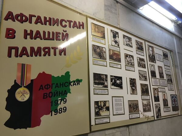 Placa memorial aos heróis da Guerra do Afeganistão instalada no Sanatório Militar Pirogov, na Crimeia Placa memorial aos heróis da Guerra do Afeganistão instalada no Sanatório Militar Pirogov, na Crimeia - Sputnik Brasil