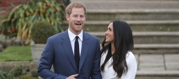 Príncipe Harry com sua futura esposa, a atriz norte-americana, Meghan Markle Príncipe Harry com sua futura esposa, a atriz norte-americana, Meghan Markle - Sputnik Brasil