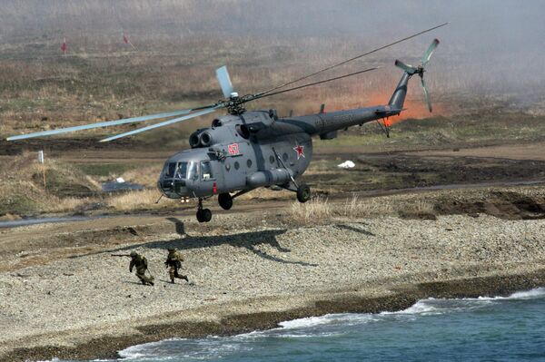 Helicóptero Mi-8 despois do desembarque de um grupo de assalto durante treinamentos da Frota do Pacífico da Marinha russa - Sputnik Brasil