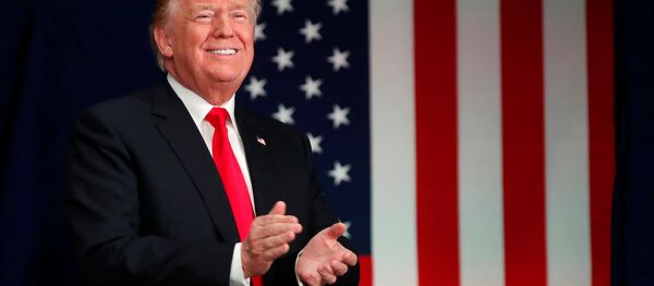 US President Donald Trump smiles as he arrives to speak about tax reform legislation in St. Louis, Missouri, US November 29, 2017. R - Sputnik Brasil