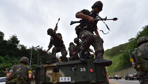 Soldados sul-coreanos durante exercícios militares - Sputnik Brasil