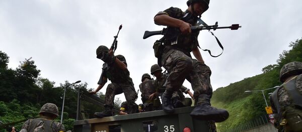 Soldados sul-coreanos durante exercícios militares - Sputnik Brasil